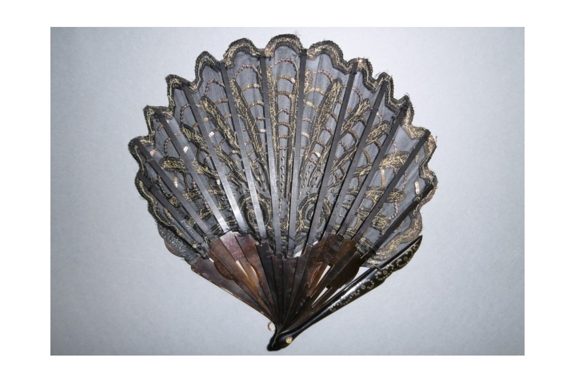 Golden shell, fan circa 1900-1910