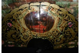 Arthur et Guenièvre... et un volcan, éventail vers 1850