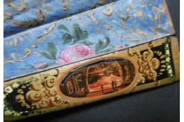 Arthur et Guenièvre... et un volcan, éventail vers 1850