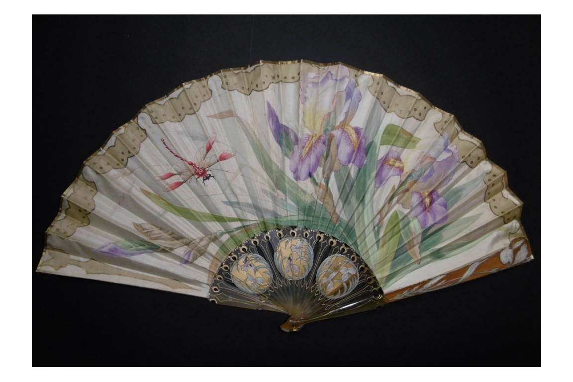 Iris et libellule, éventail Art Nouveau de Daudet et Duvelleroy