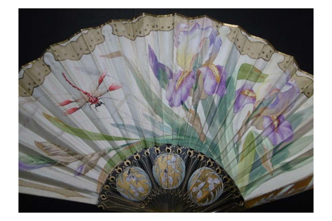 Iris et libellule, éventail Art Nouveau de Daudet et Duvelleroy