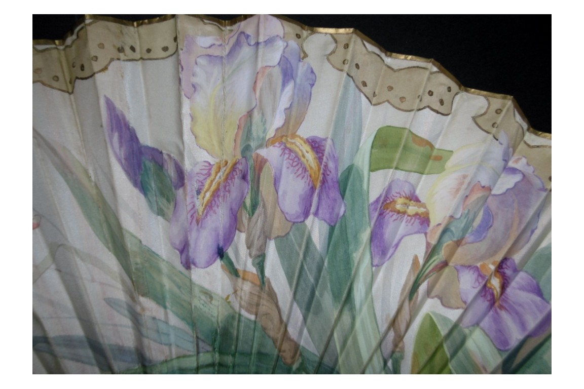 Iris et libellule, éventail Art Nouveau de Daudet et Duvelleroy