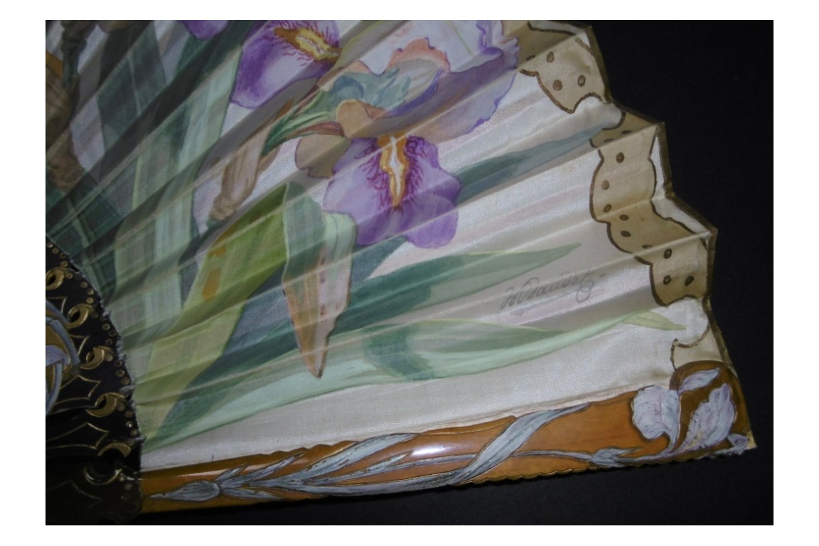 Iris et libellule, éventail Art Nouveau de Daudet et Duvelleroy