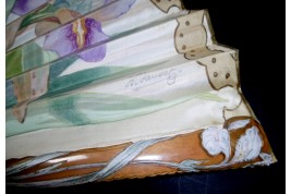 Iris et libellule, éventail Art Nouveau de Daudet et Duvelleroy