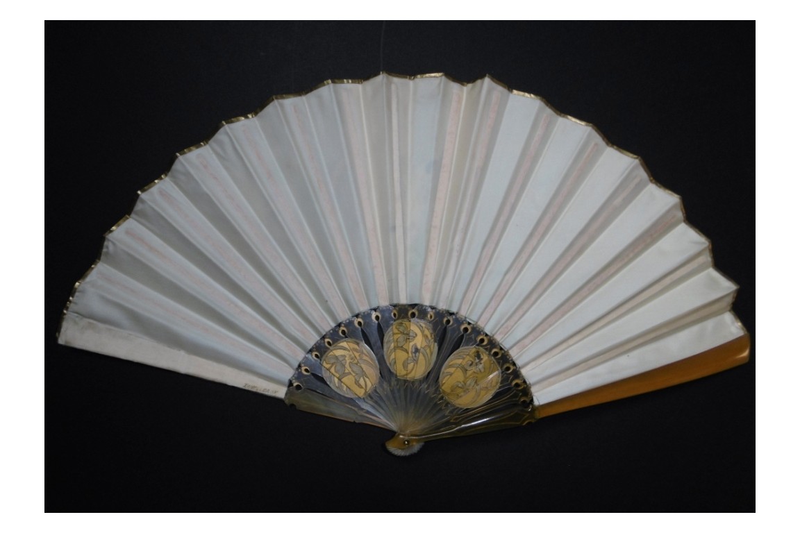 Iris et libellule, éventail Art Nouveau de Daudet et Duvelleroy