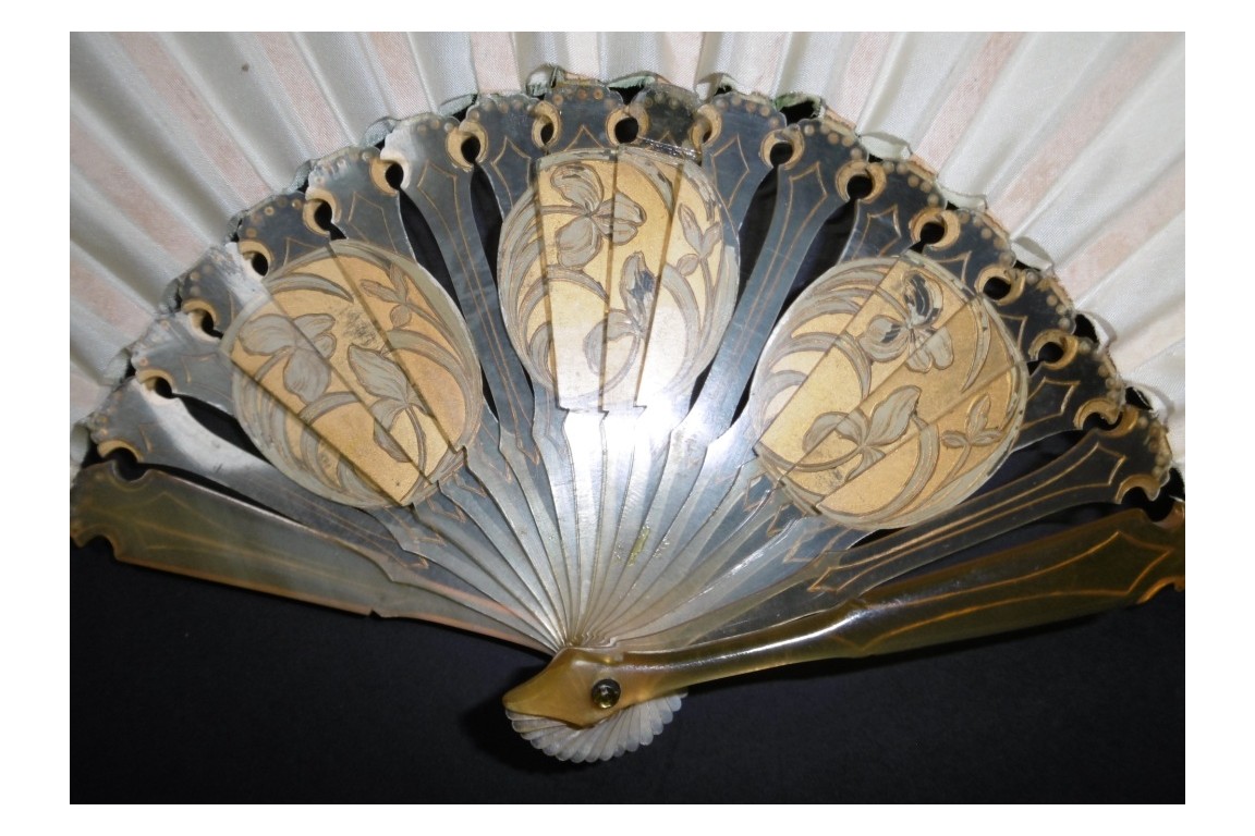 Iris et libellule, éventail Art Nouveau de Daudet et Duvelleroy