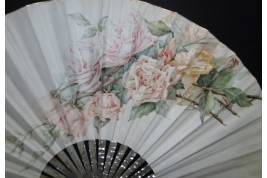 Roses, éventail vers 1880-1890