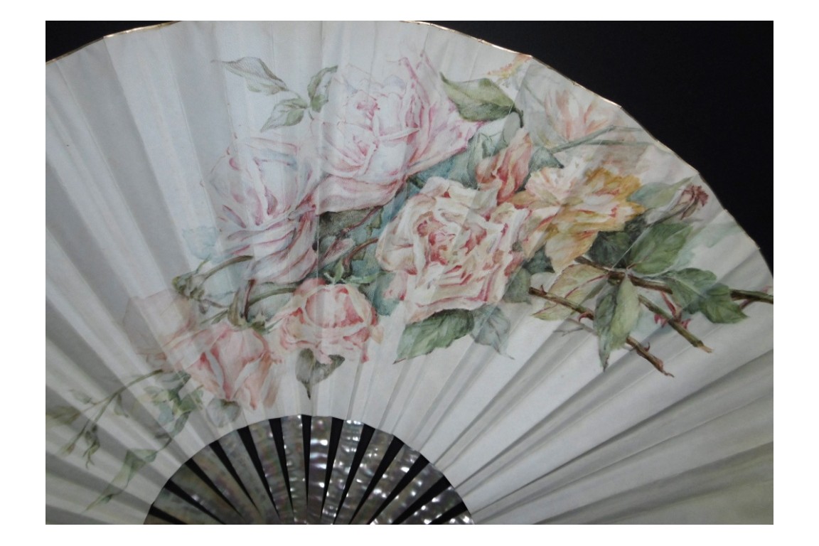 Roses, éventail vers 1880-1890