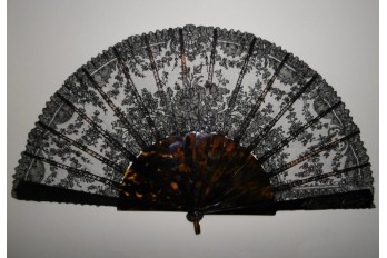 Flowers in Chantilly, lace fan, circa 1870