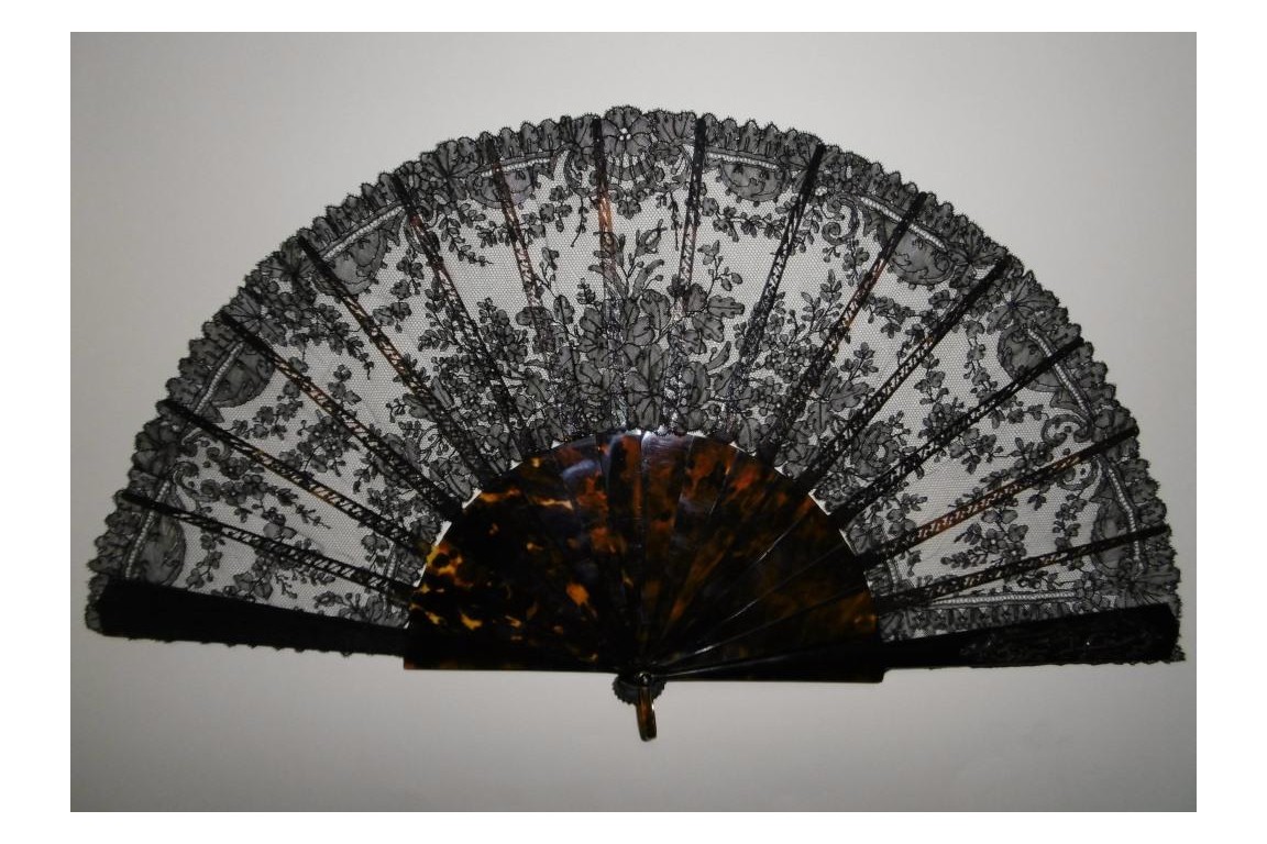 Flowers in Chantilly, lace fan, circa 1870