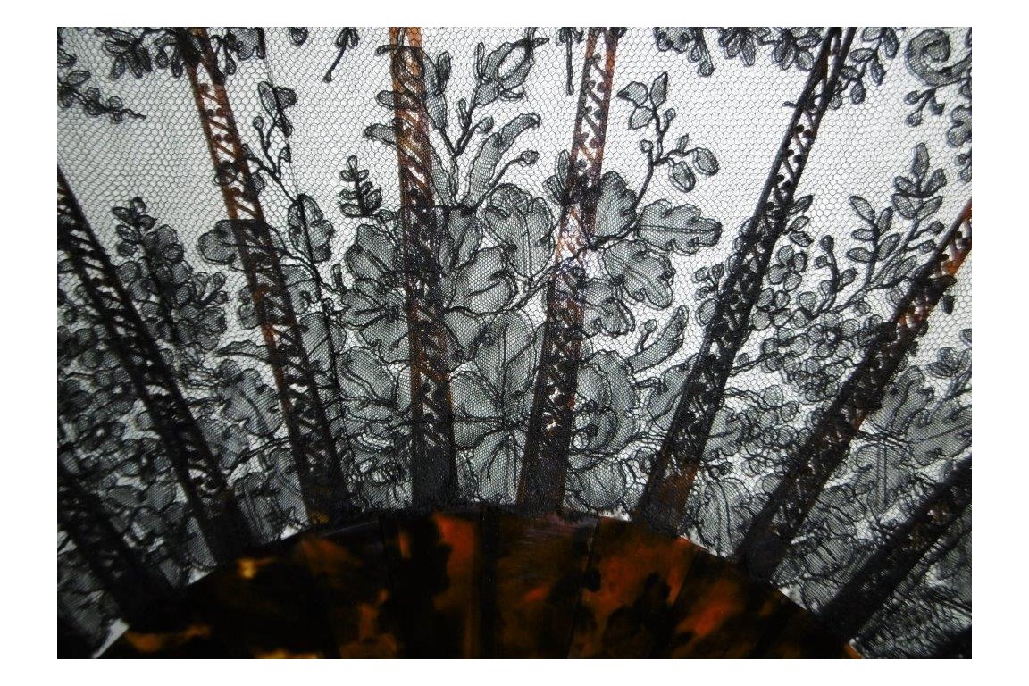 Flowers in Chantilly, lace fan, circa 1870