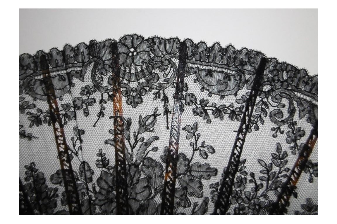 Flowers in Chantilly, lace fan, circa 1870