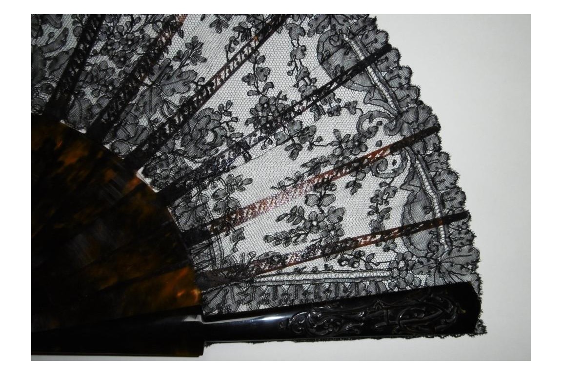 Flowers in Chantilly, lace fan, circa 1870