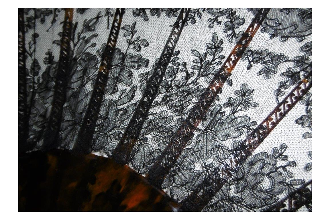 Flowers in Chantilly, lace fan, circa 1870