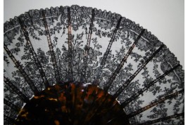 Flowers in Chantilly, lace fan, circa 1870