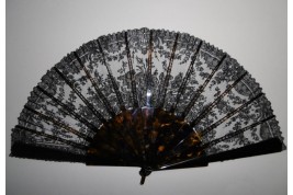 Flowers in Chantilly, lace fan, circa 1870