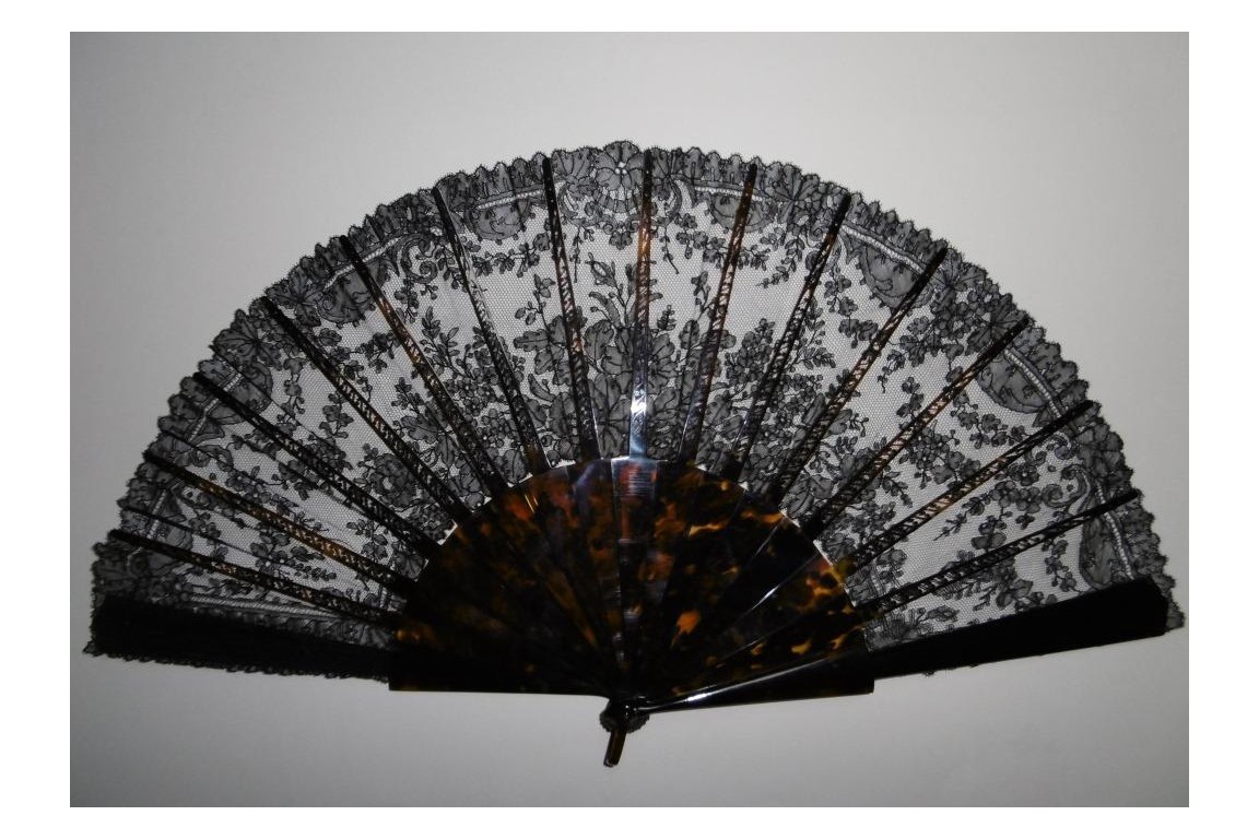 Flowers in Chantilly, lace fan, circa 1870
