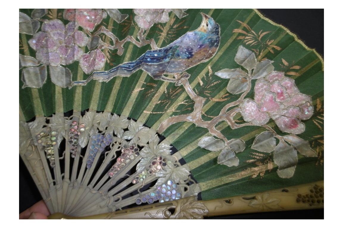 Bird and grappes, Duvelelroy fan circa 1900