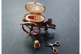 Petit singe, nécessaire à couture miniature, XIXème siècle