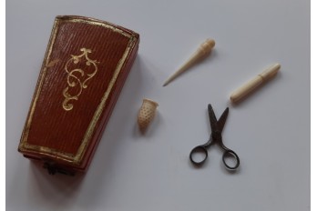 Nécessaire à couture miniature ou de poupée, XIXème siècle
