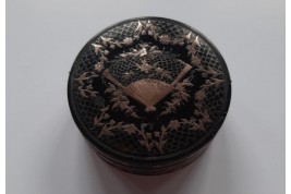 Fan and dog, snuffbox, 18th century