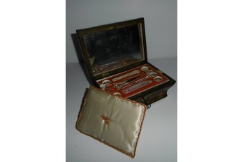 Coffret nécessaire à couture, vers 1825-30