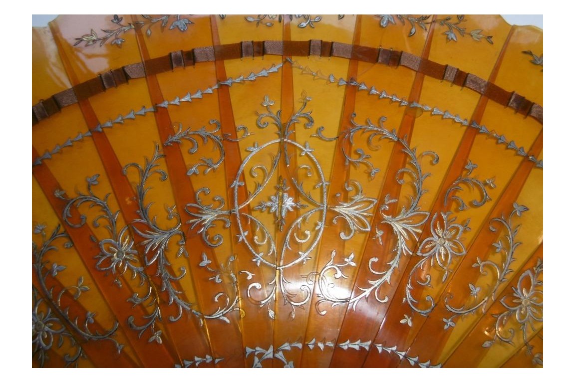 Écaille rococo, éventail fin XIXème Écaille rococo, éventail fin XIXème