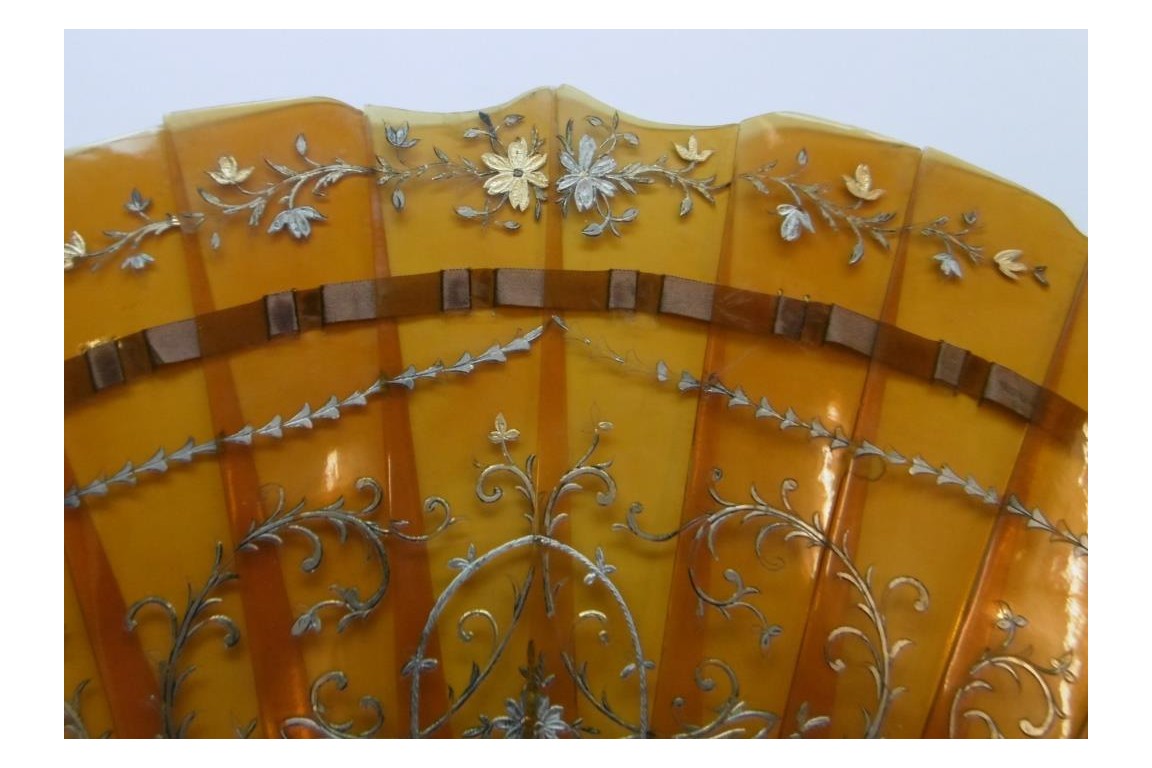 Écaille rococo, éventail fin XIXème Écaille rococo, éventail fin XIXème