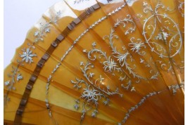 Écaille rococo, éventail fin XIXème