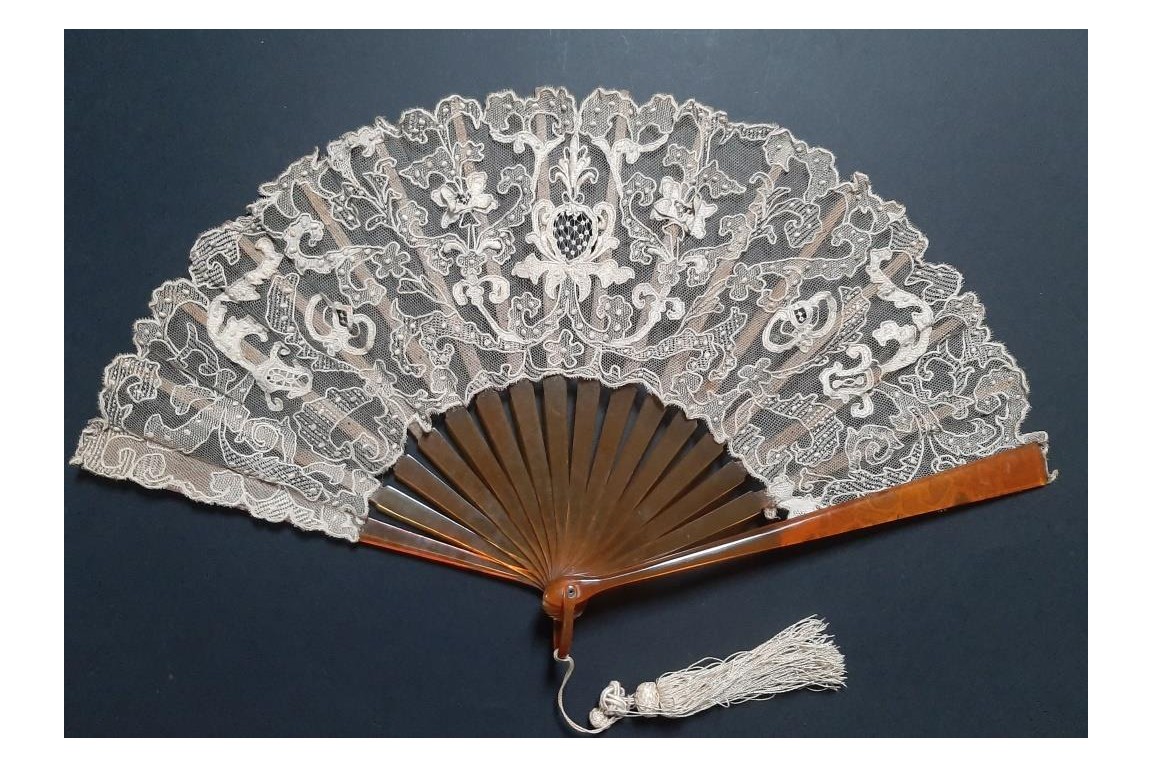 Thistle in lace, Art Nouveau fan