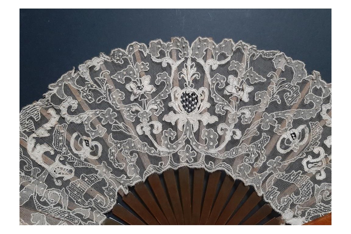 Thistle in lace, Art Nouveau fan