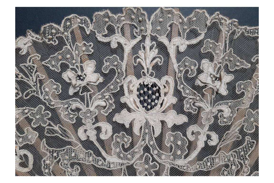 Thistle in lace, Art Nouveau fan