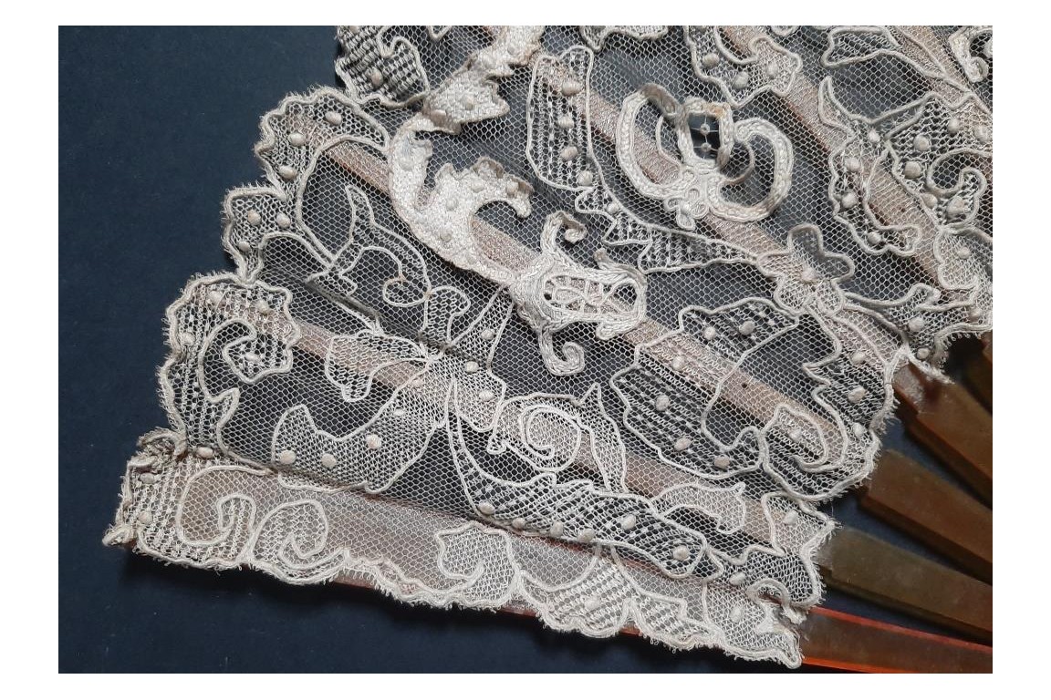 Chardon de dentelle, éventail Art Nouveau