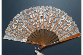 Thistle in lace, Art Nouveau fan