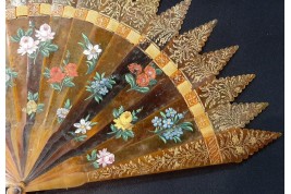 Gothique fleuri, éventail vers 1830