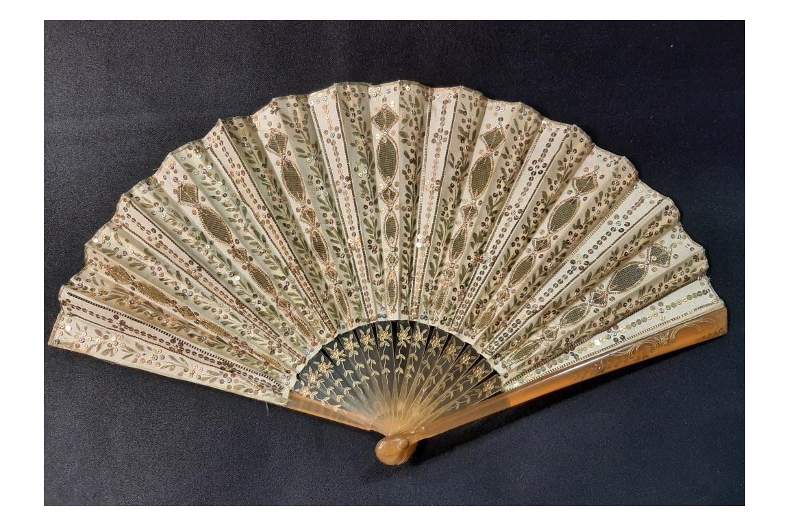 Sparkling domino, fan circa 1900