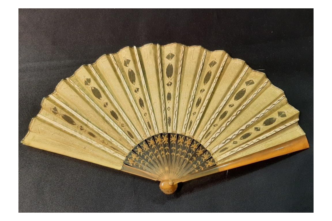 Sparkling domino, fan circa 1900