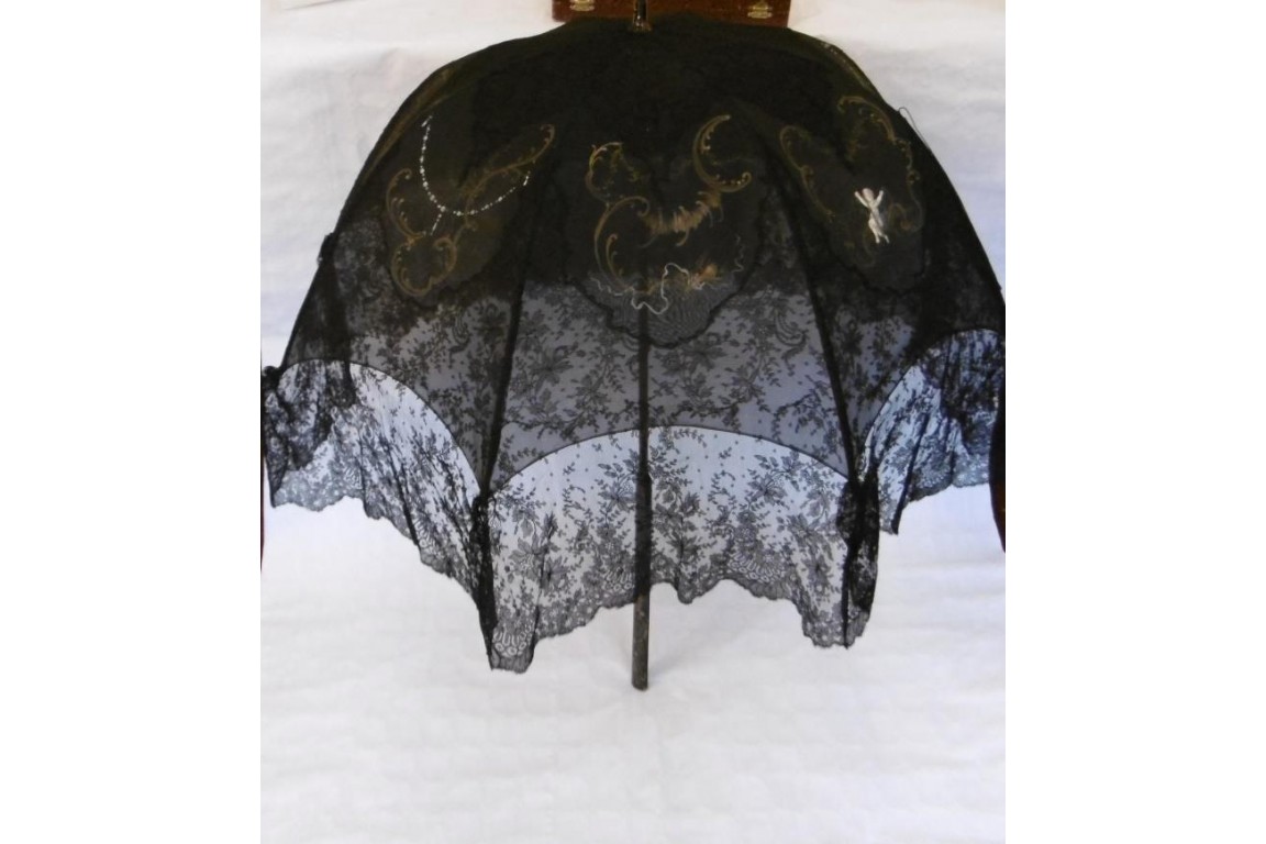 Sunshade, Chantilly lace, 19th century