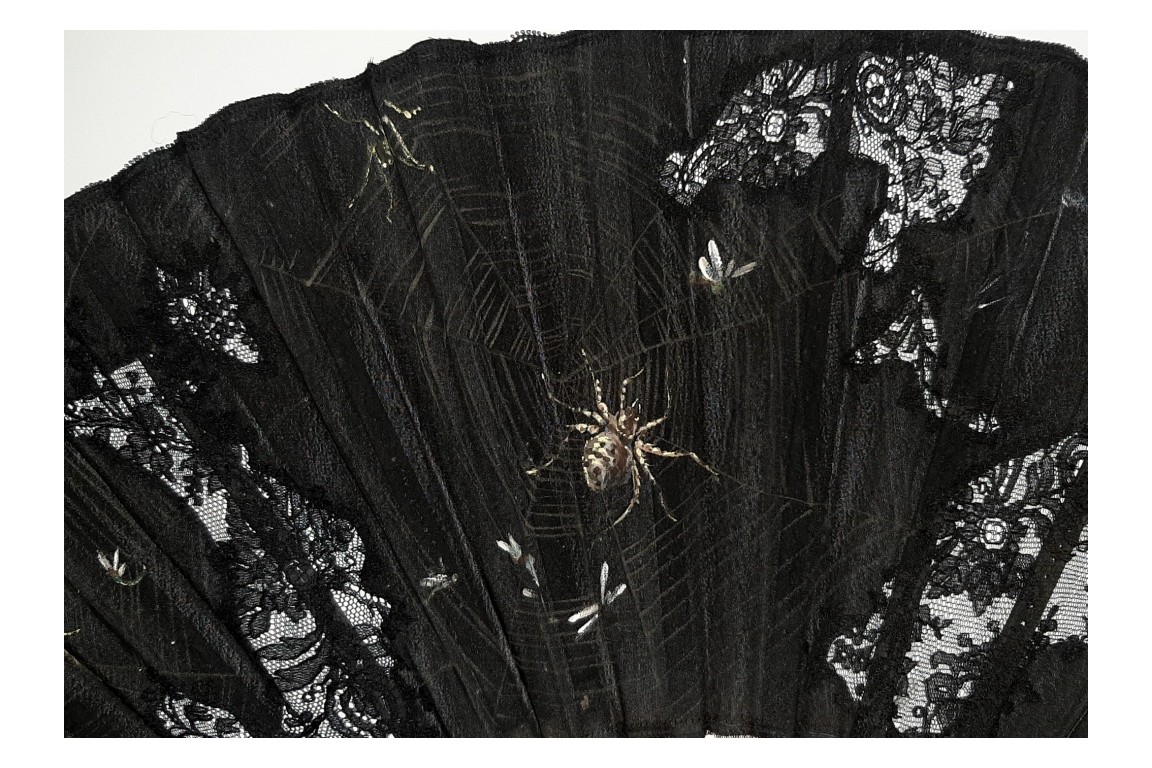 Spiders of love, late 19th cnetury fan