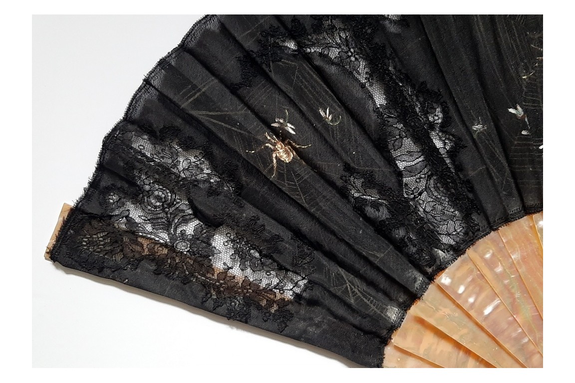 Spiders of love, late 19th cnetury fan