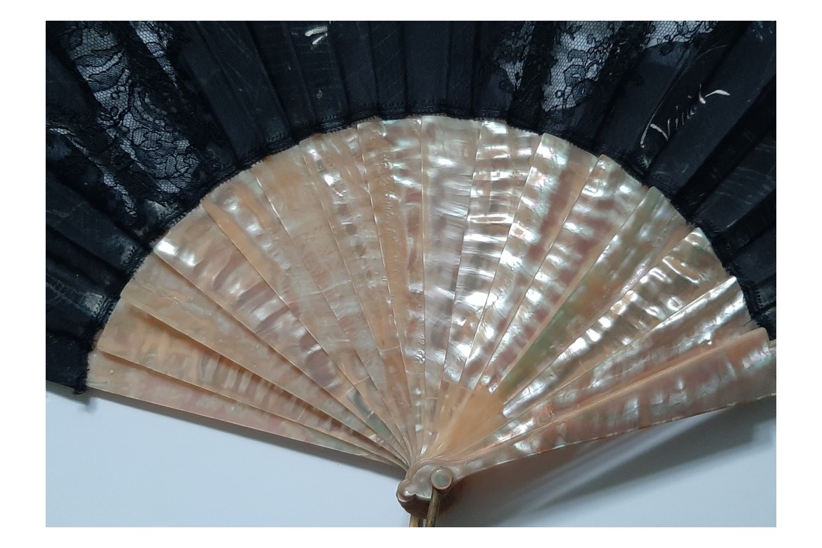 Spiders of love, late 19th cnetury fan