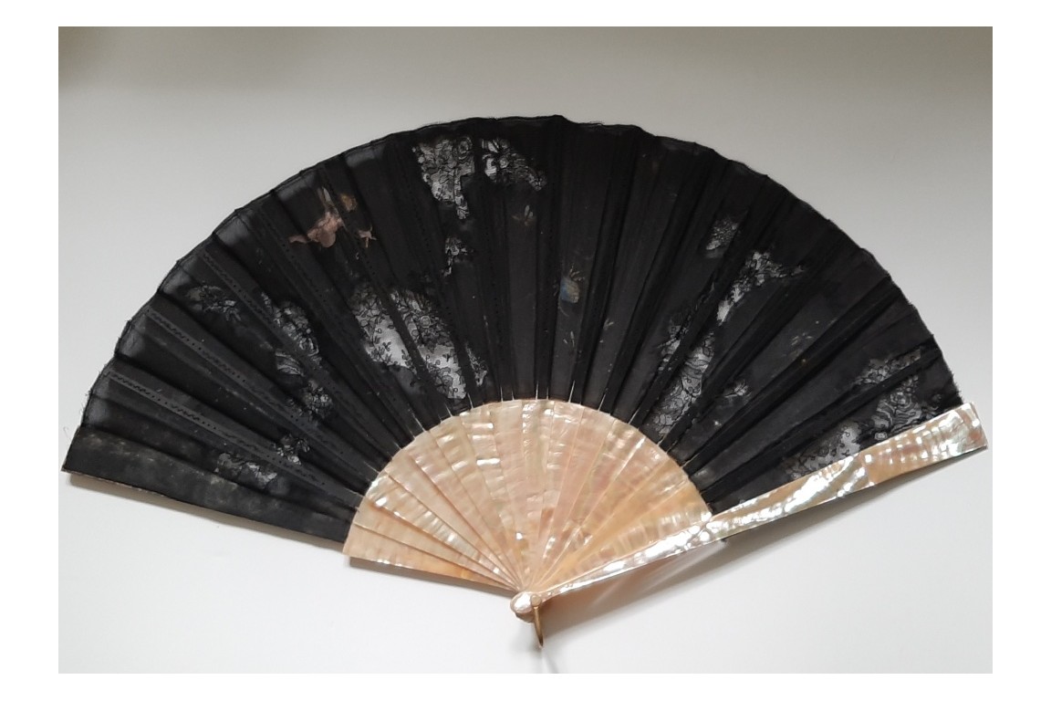 Spiders of love, late 19th cnetury fan