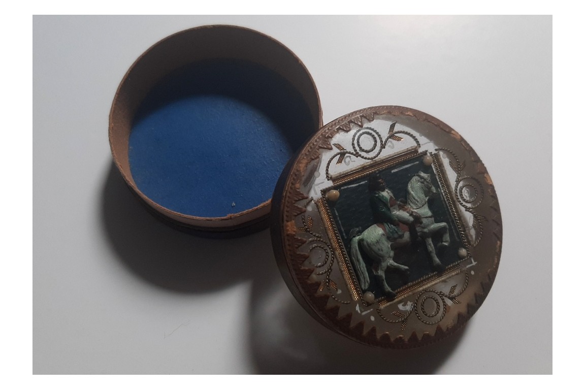 Napoleon on horseback, candies box