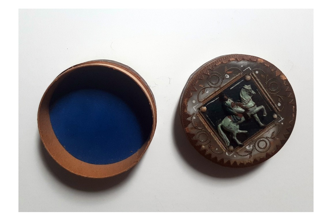 Napoleon on horseback, candies box