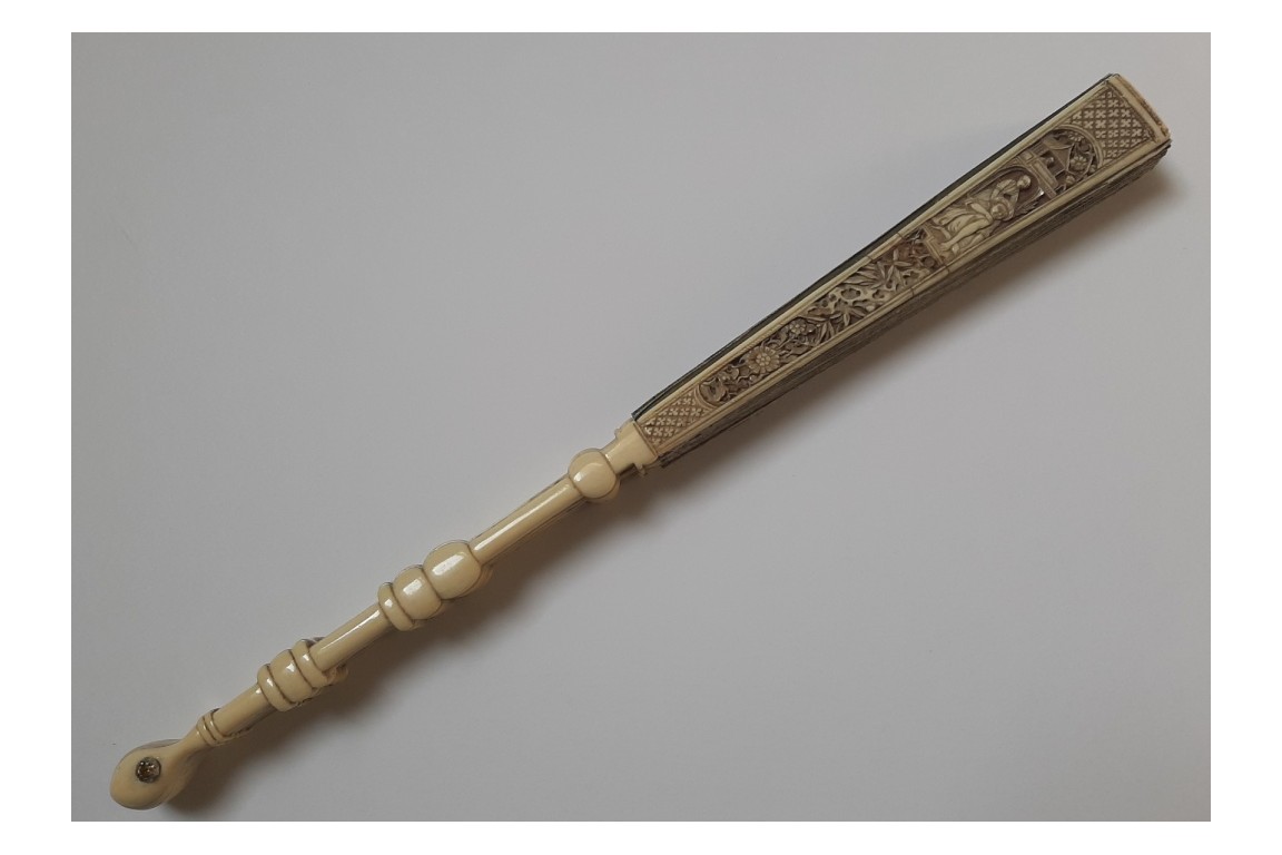 Love triangle or the art of love, 19th century fan