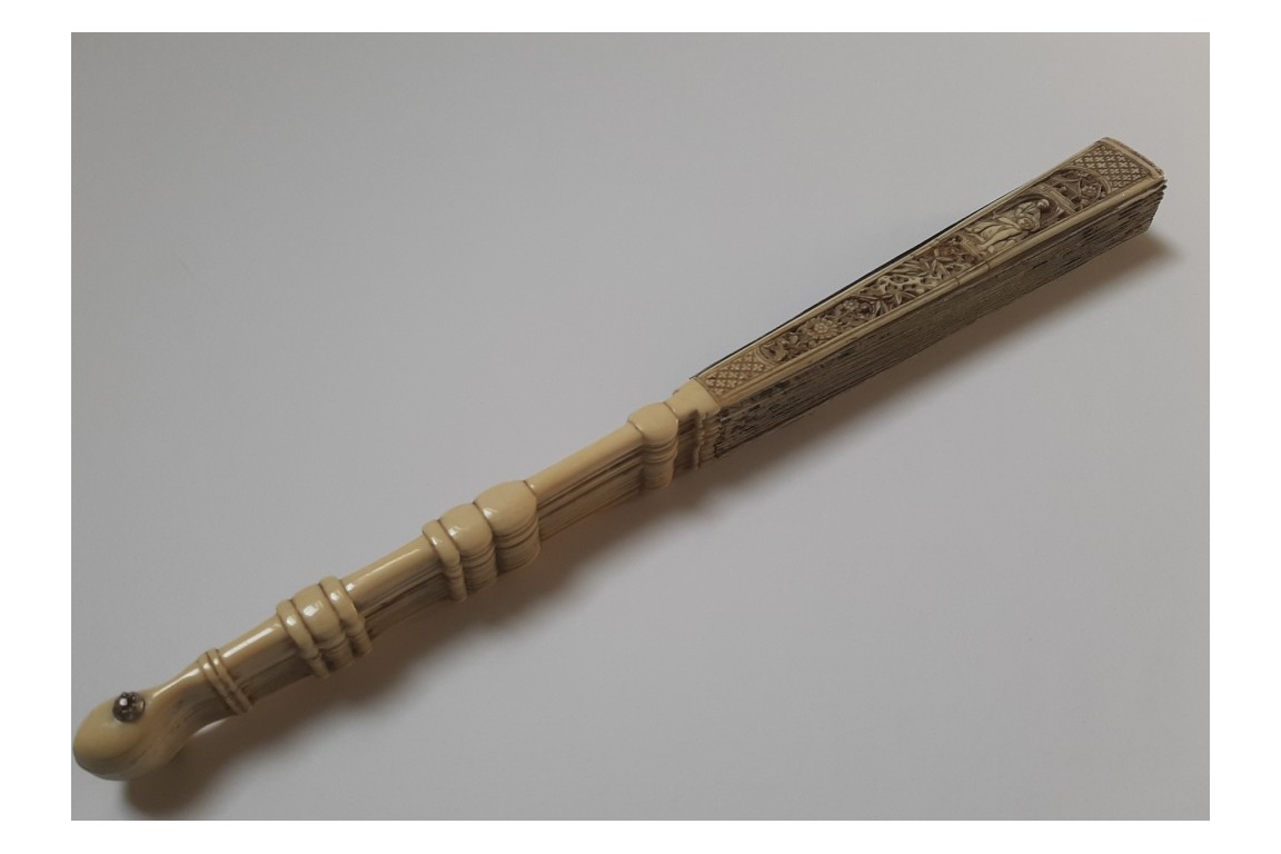 Triangle amoureux ou l'art de l'amour, éventail XIXeme