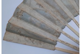 Le théatre de marionnettes et les amoureux, éventail vers 1770-80