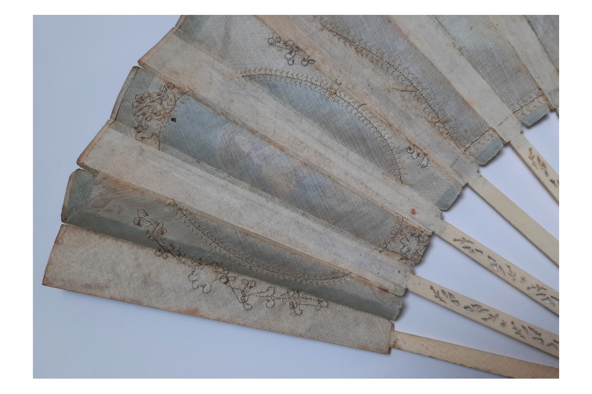 Le théatre de marionnettes et les amoureux, éventail vers 1770-80