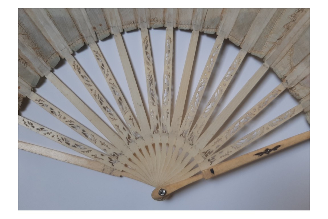 Le théatre de marionnettes et les amoureux, éventail vers 1770-80