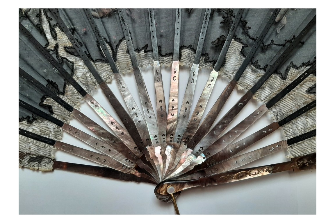 Angels by Aubert, fan circa 1885-95